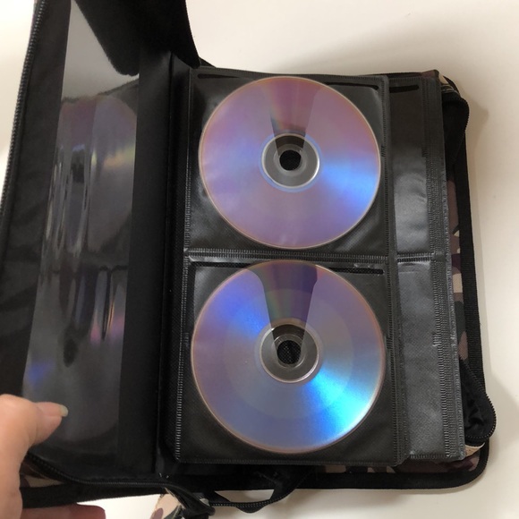💥Host Pick💥 - Case for CDs or DVDs - Picture 4 of 16